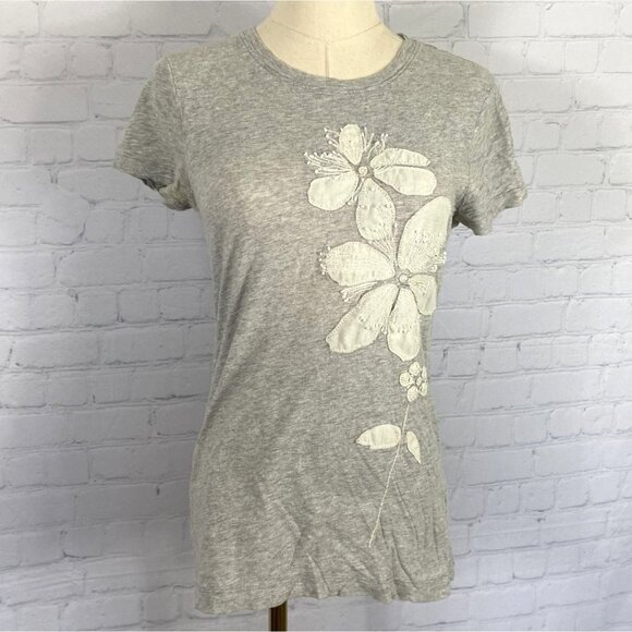 ⭐ 3/$15 Tommy Hilfiger Grey Embroidered Cream Floral T-Shirt S - Picture 1 of 7